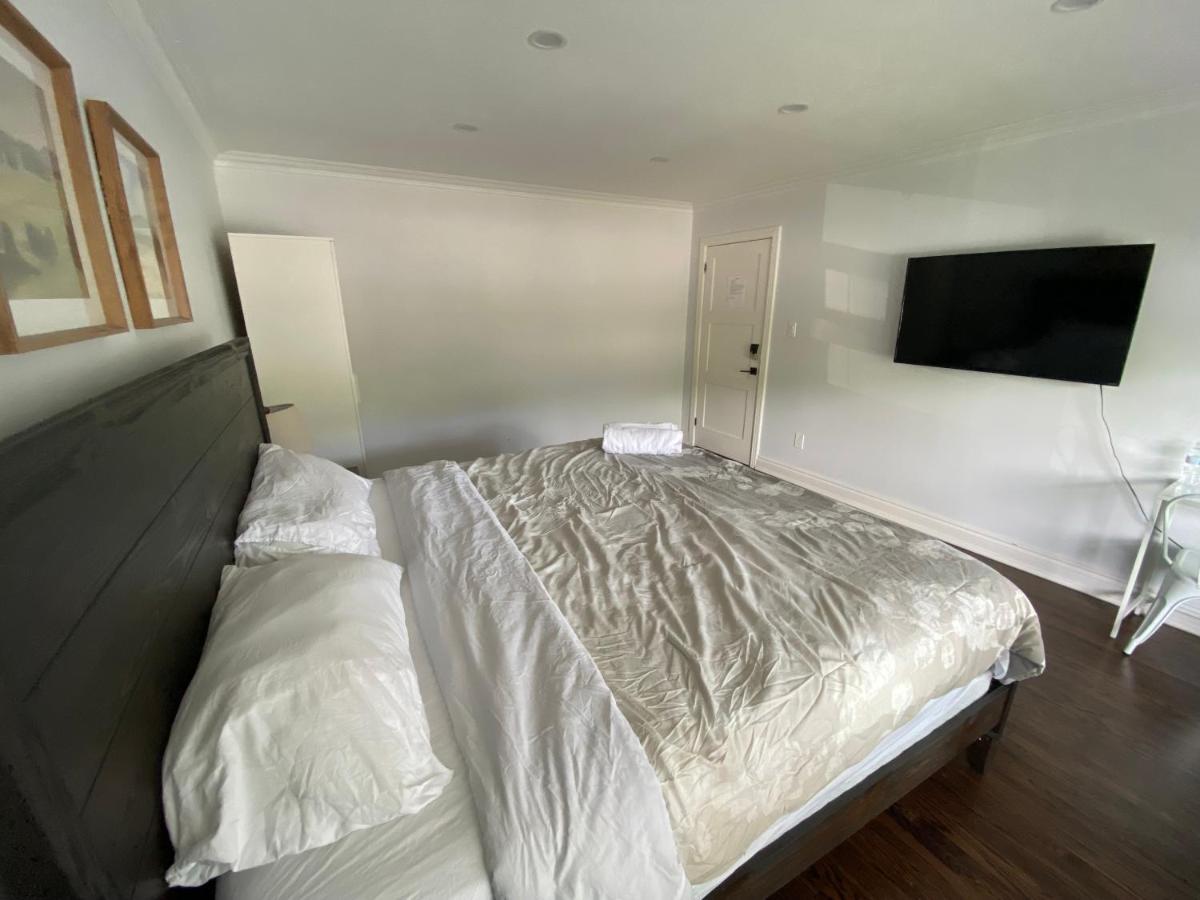 Yonge And Finch Subway !L Spacious & Bright Private Bedroom With Shared Amenties トロント エクステリア 写真