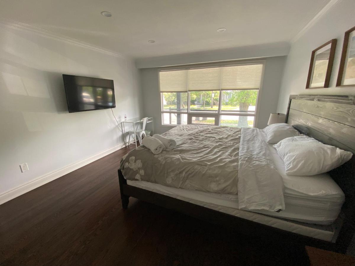 Yonge And Finch Subway !L Spacious & Bright Private Bedroom With Shared Amenties トロント エクステリア 写真