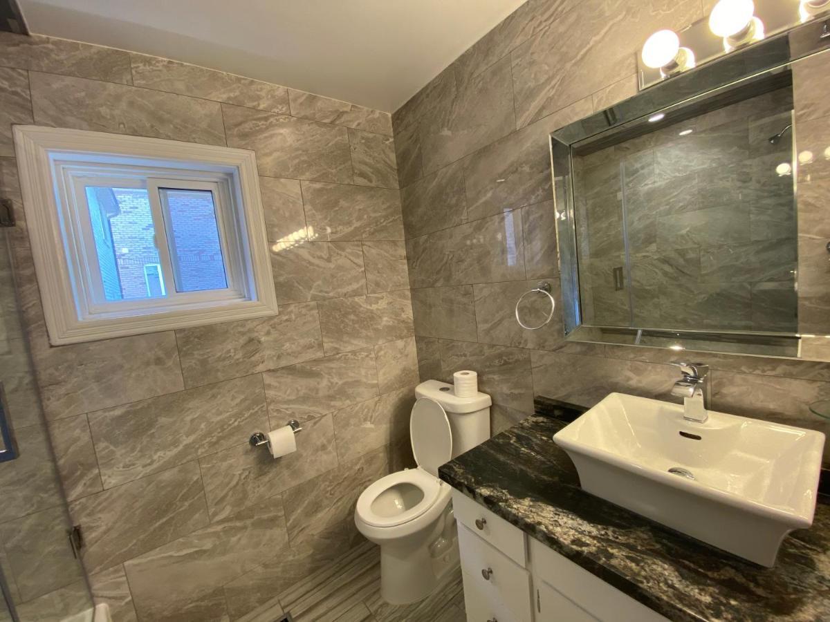 Yonge And Finch Subway !L Spacious & Bright Private Bedroom With Shared Amenties トロント エクステリア 写真